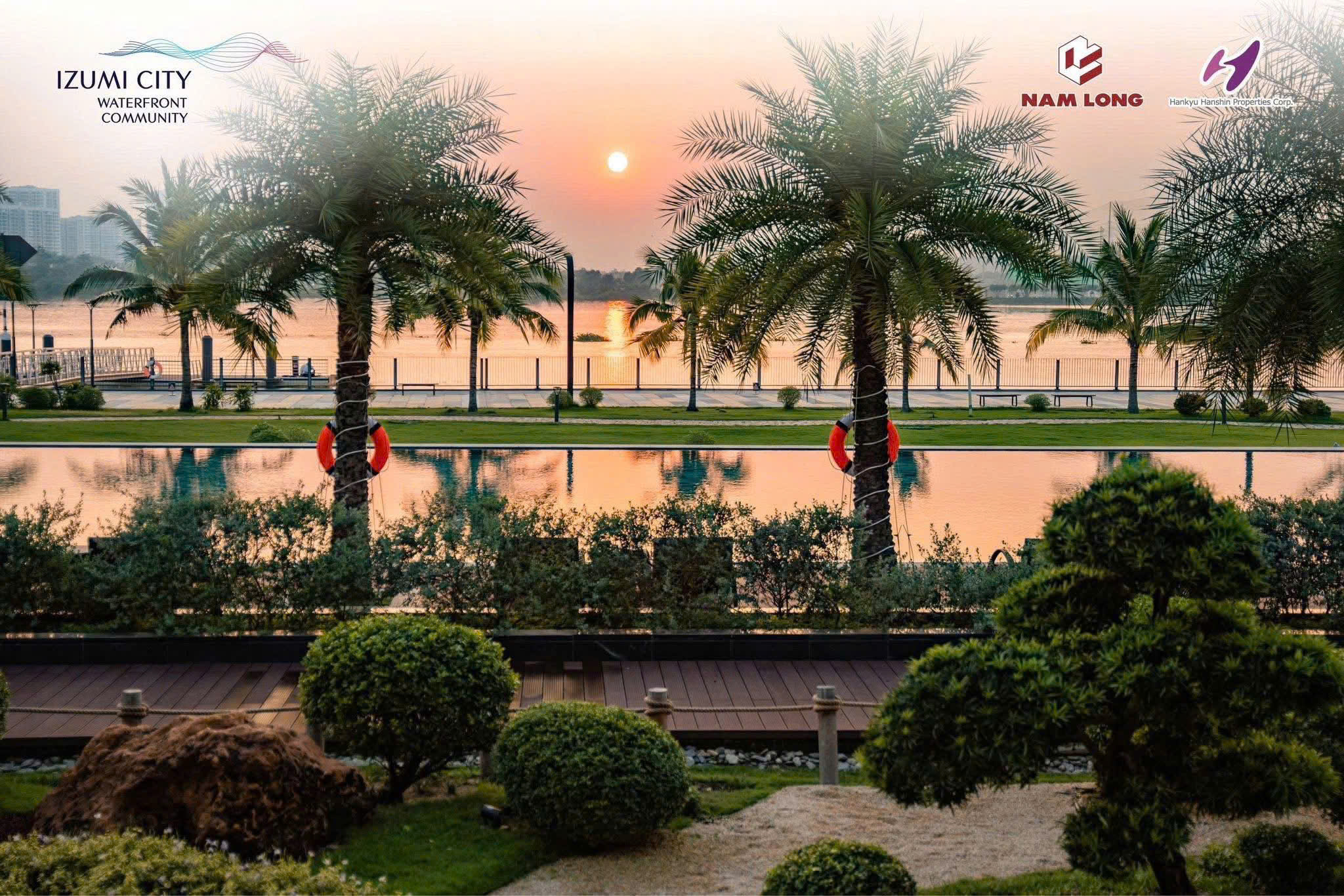Hàng cọ và lối dạo ven sông trong Izumi City