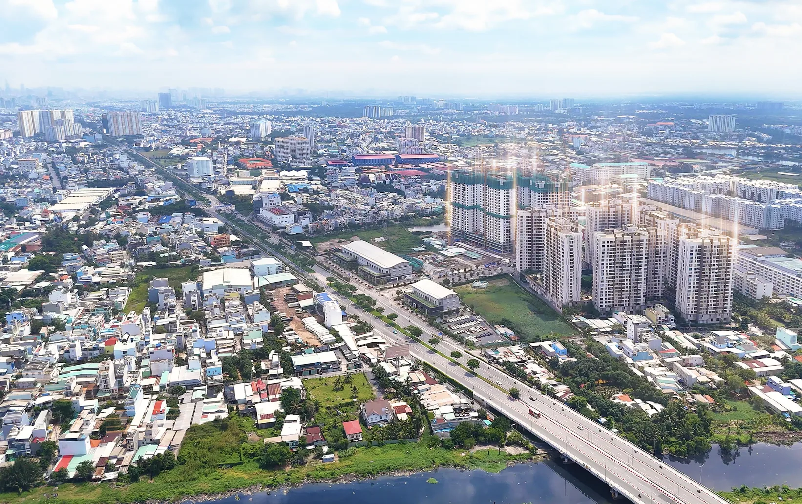 Góc nhìn ban ngày khu đô thị Nam Long với cầu vượt sông và các tòa căn hộ cao tầng